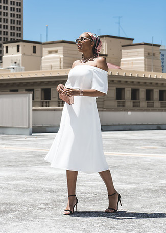 С чем носить шелковый шарф женщине