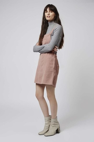 С чем носить серебряные ботильоны