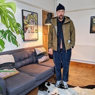 С чем носить серебряные кроссовки мужчине