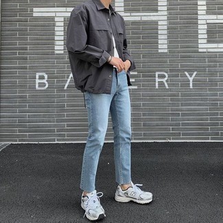 С чем носить серебряные кроссовки мужчине