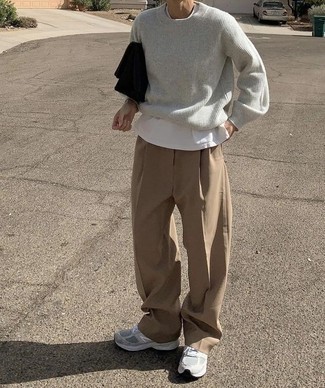 С чем носить серебряные кроссовки мужчине