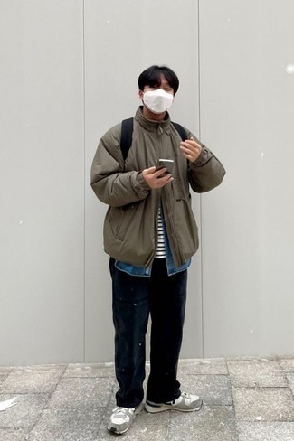 С чем носить серебряные кроссовки мужчине