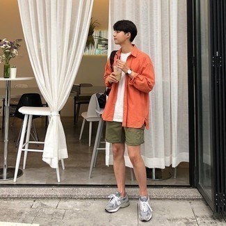 Какие шорты носить с серебряными кроссовками мужчине