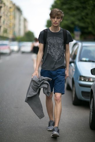 Какие свитшоты носить с серебряными кроссовками мужчине