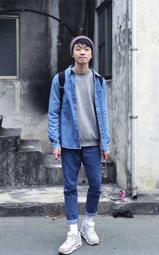 Какие свитшоты носить с серебряными кроссовками мужчине