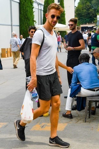 С чем носить серебряный рюкзак мужчине