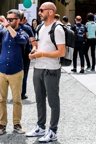 С чем носить серебряный рюкзак мужчине