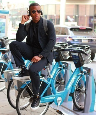 С чем носить серебряный рюкзак мужчине