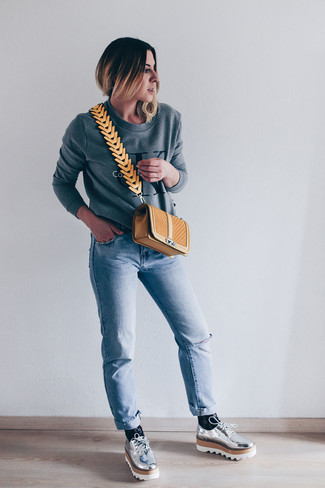 Какие свитшоты носить с серебряными туфлями дерби женщине