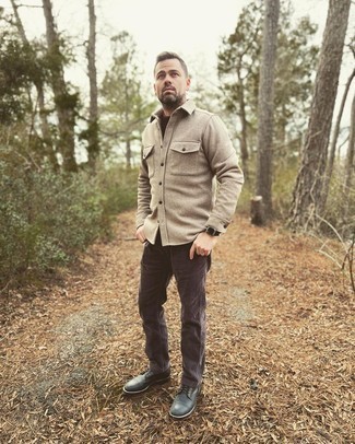 С чем носить серебряные кожаные повседневные ботинки мужчине