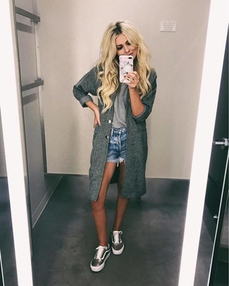 С чем носить серебряные кожаные кеды женщине