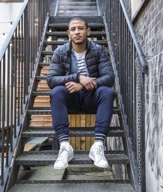 С чем носить серебряную легкую куртку мужчине