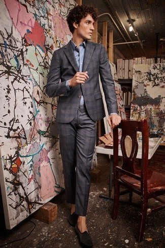 Какие костюмы носить с серебряными лоферами