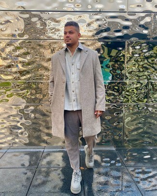 С чем носить серебряные низкие кеды мужчине