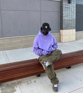 С чем носить серебряные низкие кеды мужчине