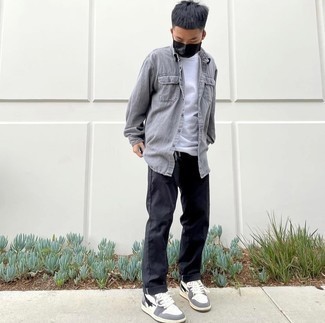 С чем носить серебряные низкие кеды мужчине