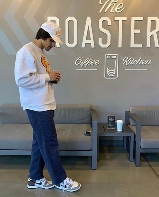 С чем носить серебряные низкие кеды мужчине