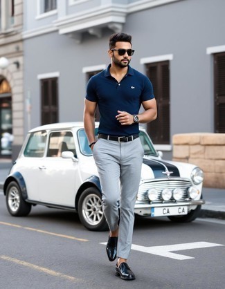 С чем носить серебряные брюки мужчине