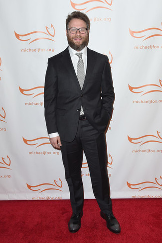 С чем носить серебряный галстук в горошек мужчине