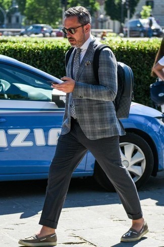 С чем носить серебряный галстук в горошек мужчине