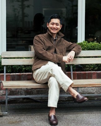 С чем носить серебряную футболку-поло мужчине