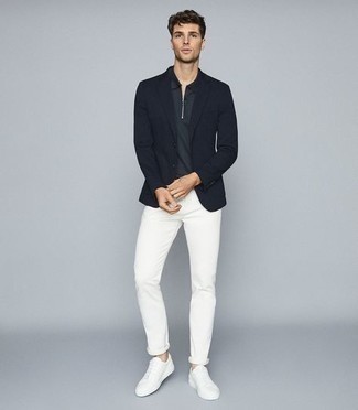 С чем носить серебряную футболку-поло мужчине