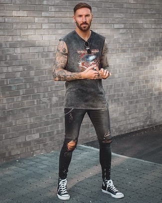 С чем носить серебряную майку с принтом мужчине