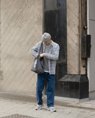 С чем носить серебряную большую сумку с принтом мужчине