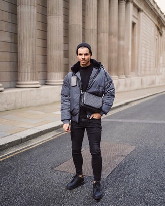 С чем носить серебряную куртку-пуховик мужчине