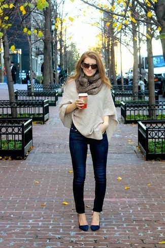 С чем носить серебряный шарф женщине