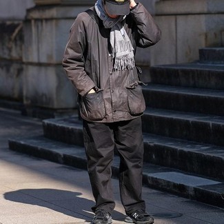 С чем носить серебряный шарф мужчине