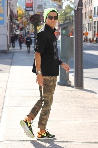 С чем носить серебряный браслет с шипами мужчине