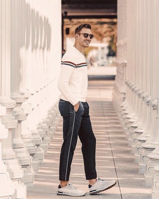 С чем носить серебряные замшевые кроссовки мужчине