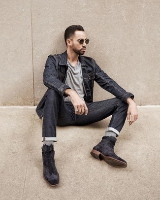 С чем носить серебряные замшевые ботинки челси мужчине