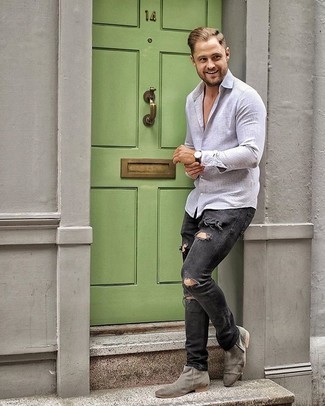 С чем носить серебряные замшевые ботинки челси мужчине