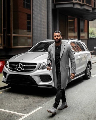 С чем носить серебряные замшевые ботинки челси мужчине