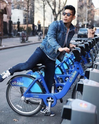 С чем носить серебряные солнцезащитные очки мужчине