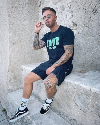 С чем носить серебряные солнцезащитные очки мужчине