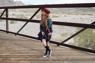 С чем носить серебряное платье-свитер