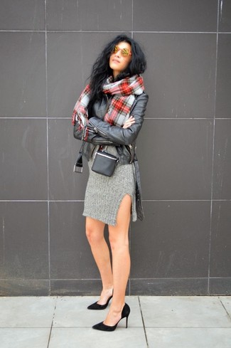 С чем носить серебряное платье-свитер