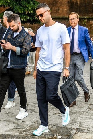 С чем носить серебряную большую сумку мужчине