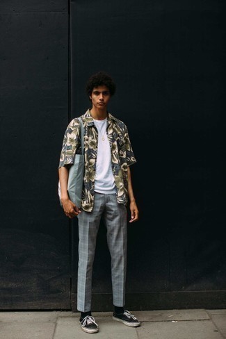 С чем носить серебряную большую сумку мужчине