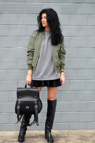 Как носить короткую юбку-солнце с бомбером