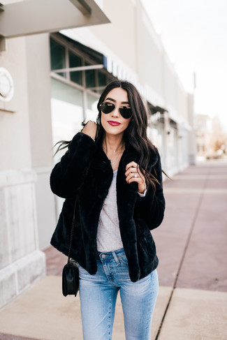 Как носить джинсы скинни с короткой шубой