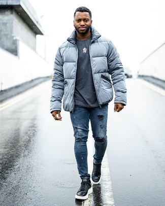 Как носить зауженные джинсы с курткой-пуховиком мужчине