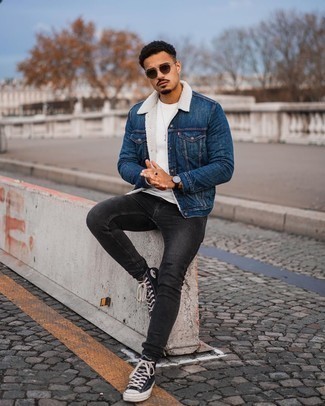 Как носить зауженные джинсы с короткой дубленкой мужчине