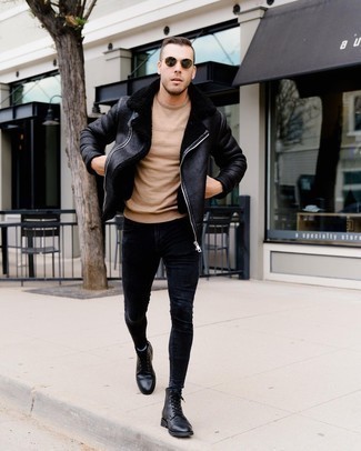 Как носить зауженные джинсы с короткой дубленкой мужчине