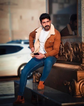 Как носить зауженные джинсы с курткой-рубашкой мужчине