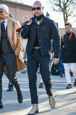 С чем носить ботинки челси со змеиным рисунком мужчине