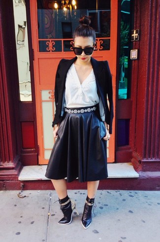 С чем носить кожаные ботильоны со змеиным рисунком